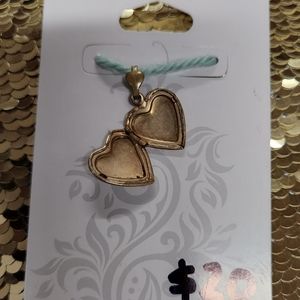 Vintage Gold-toned Heart Locket/Pendant #356